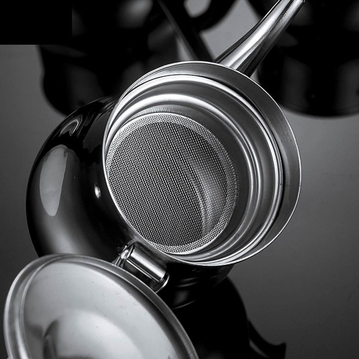 Pour cleanly and store your oils without waste 