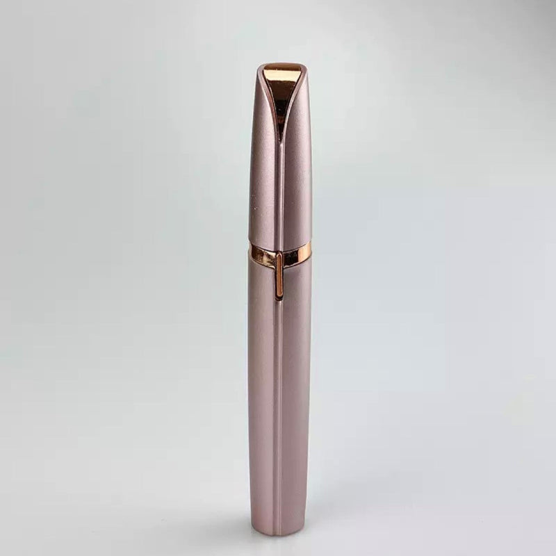 Épilation précise et indolore pour sourcils nets